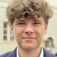 Étudiant à l’ESCP après deux années de classes préparatoires, j’enseigne les mathématiques