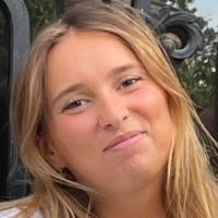 Titulaire d&rsquo;un double dipl&ocirc;me en informatique, donne cours de fran&ccedil;ais/anglais/informatique/mathematique.