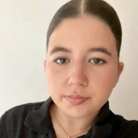 &Eacute;tudiante jeunes sapeurs pompier motiv&eacute; j&rsquo;aide jusqu&rsquo;&agrave; la premi&egrave;re