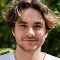 &Eacute;l&egrave;ve-ing&eacute;nieur Centrale Lille passionn&eacute; de sciences, en stage dans un laboratoire de recherche &agrave; Marseille, donne des cours de maths, physique et chimie avec patience et p&eacute;dagogie