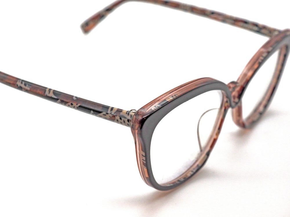 パッチワーク風で可愛く Pierre eyewear, LINE