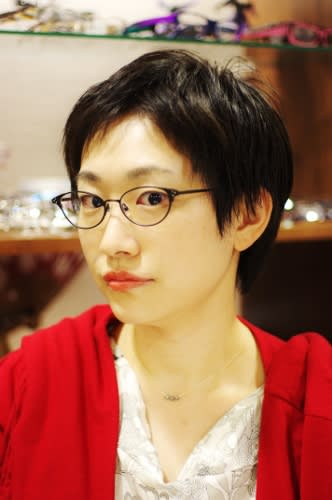 文学系女子眼鏡　ary（アリィ）