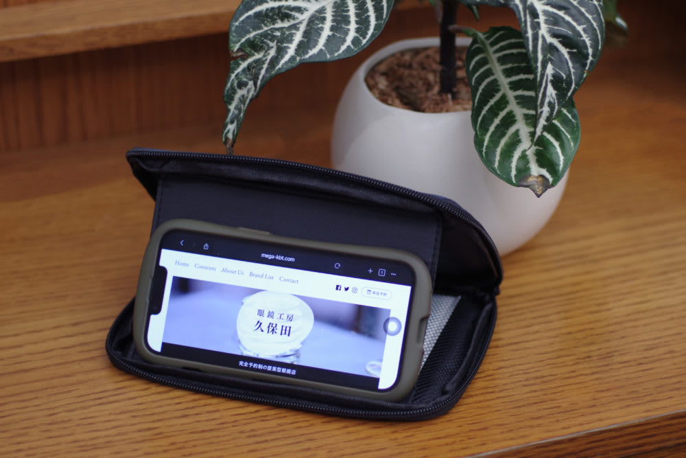 スマホが置けるポーチ