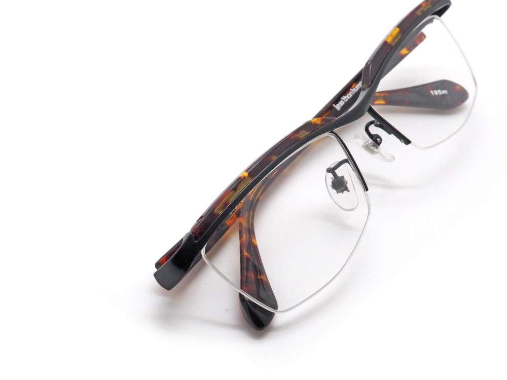 less than human, Straw dog 眼鏡工房久保田