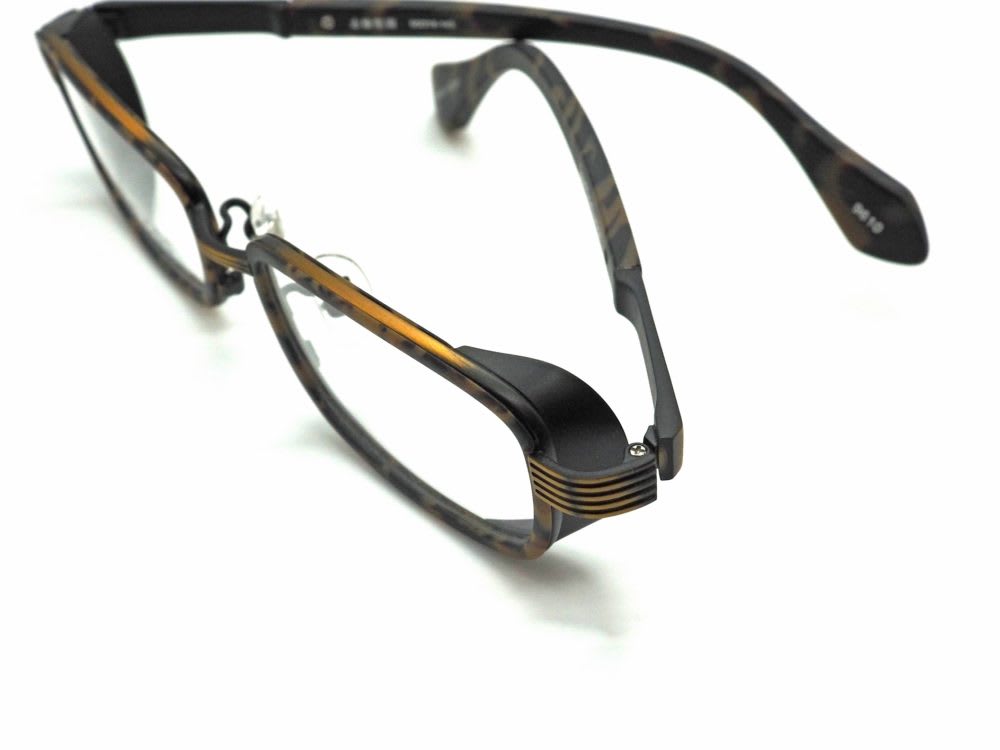 less than human, 志操堅固 眼鏡工房久保田