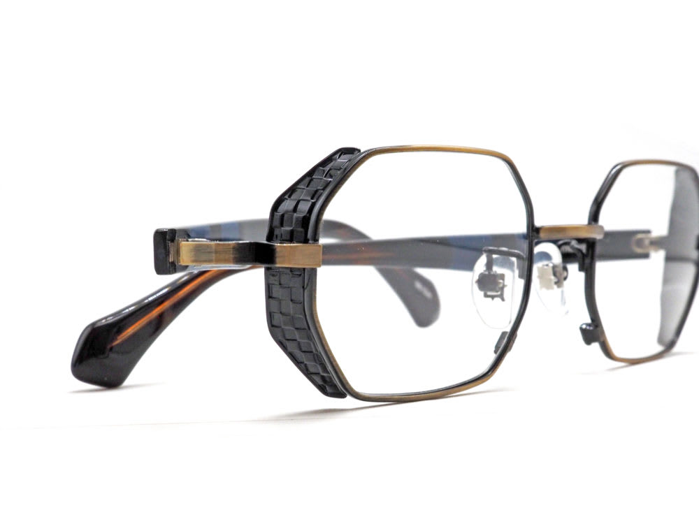 less than human, 3733  眼鏡工房久保田