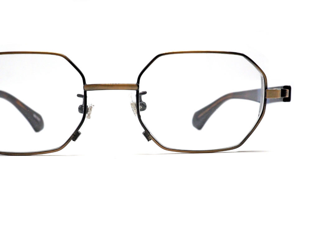 less than human, 3733  眼鏡工房久保田