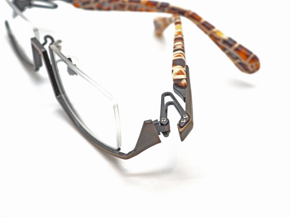 less than human, BRAZIL 眼鏡工房久保田