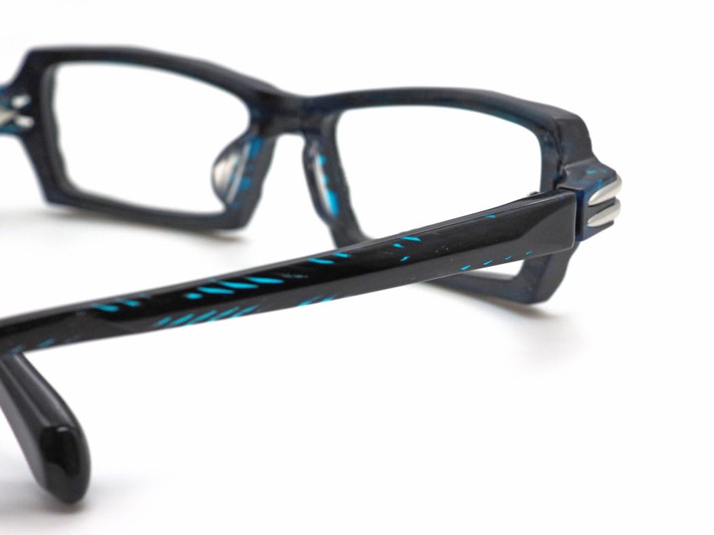 less than human, Slogan　眼鏡工房久保田