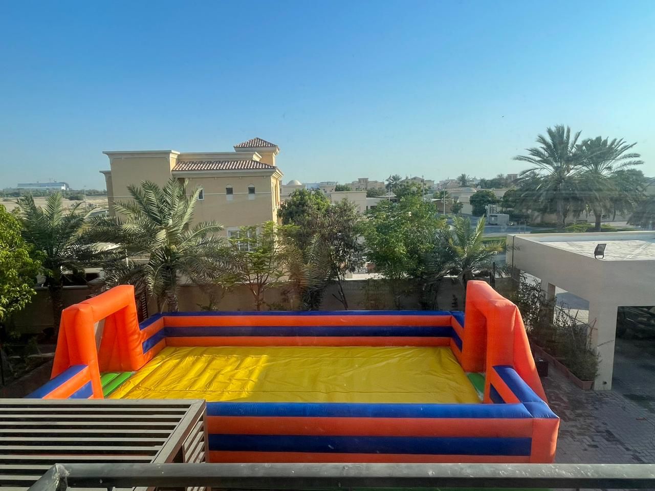 أضف المزيد من المرح مع ملاعبنا الصابونية — مثالية للأنشطة الخارجية الحركية، متوفرة بأحجام وأشكال مختلفة تناسب كل المناسبات.