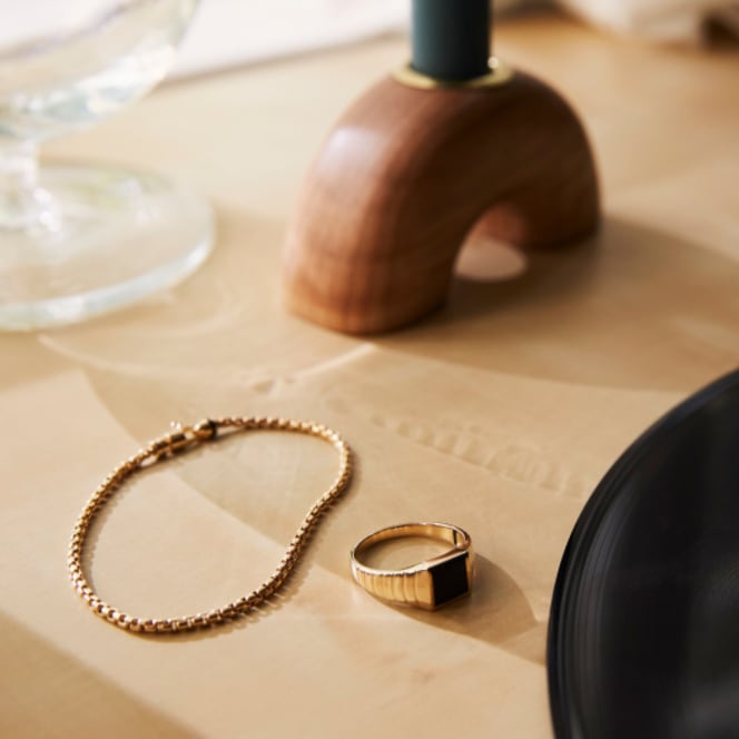 Mejuri Jewelry Review 2023: A Fashion Editor Investigates the Brand