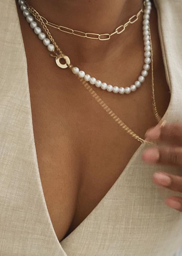 5 chic ways to wear pearls now  How to wear pearls, Choker outfit