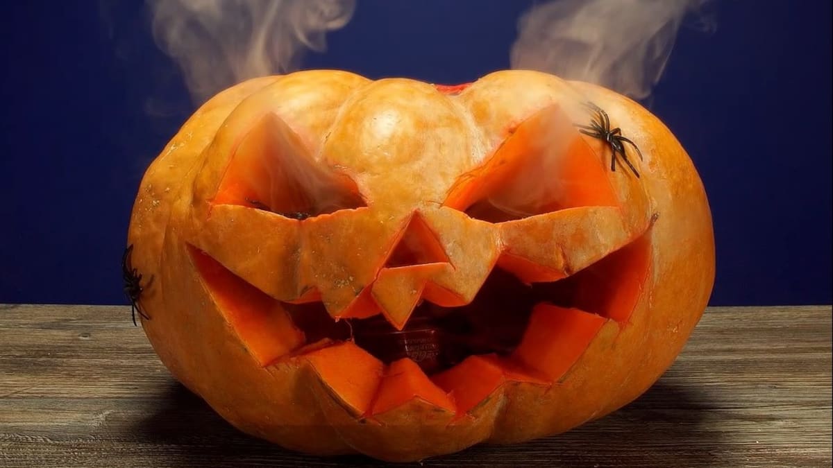 Smoking Halloween pumpkin MEL Chemistry