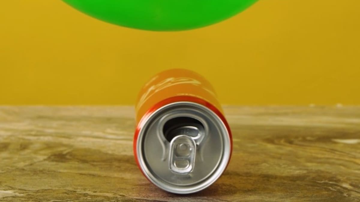 Making a simple toy out of a balloon and an aluminum can MEL Chemistry