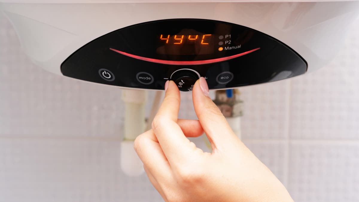 What happens to water when it heats up MEL Chemistry