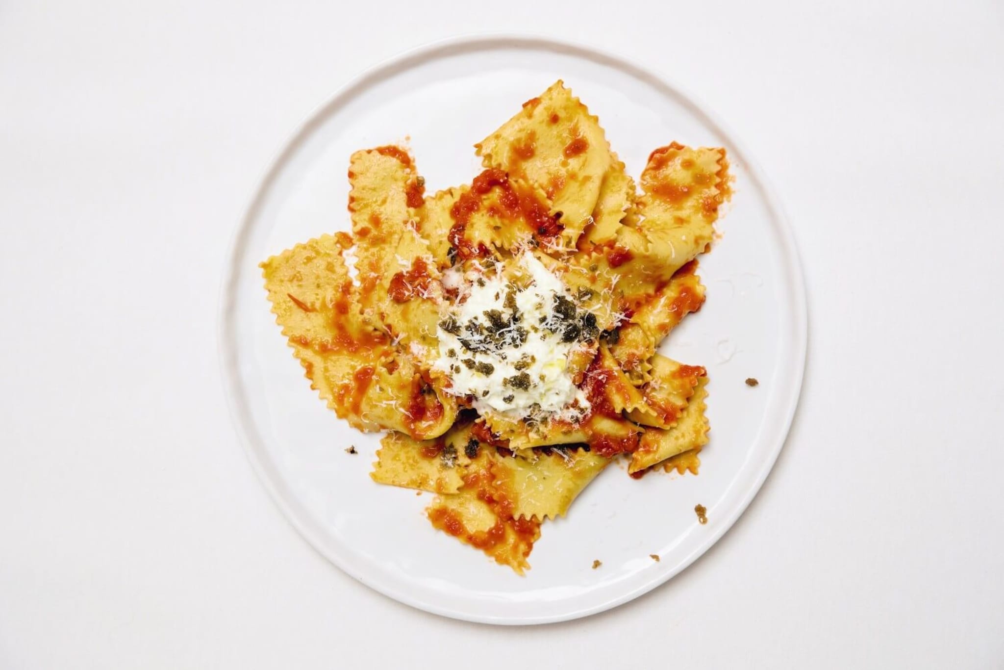 Tagliatelle with basic tomato sauce, stracciatella, pangrattato