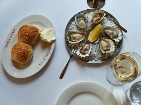 Oysters and sourdough rolls at The North Fitzroy Arms