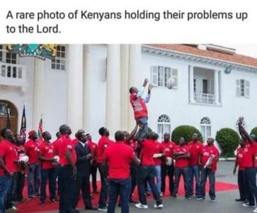 A rare photo of kenyans holding their problems up to the lord.