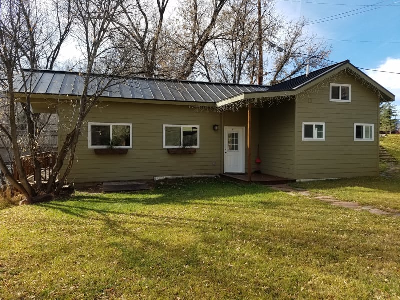 Cabin front entrance view