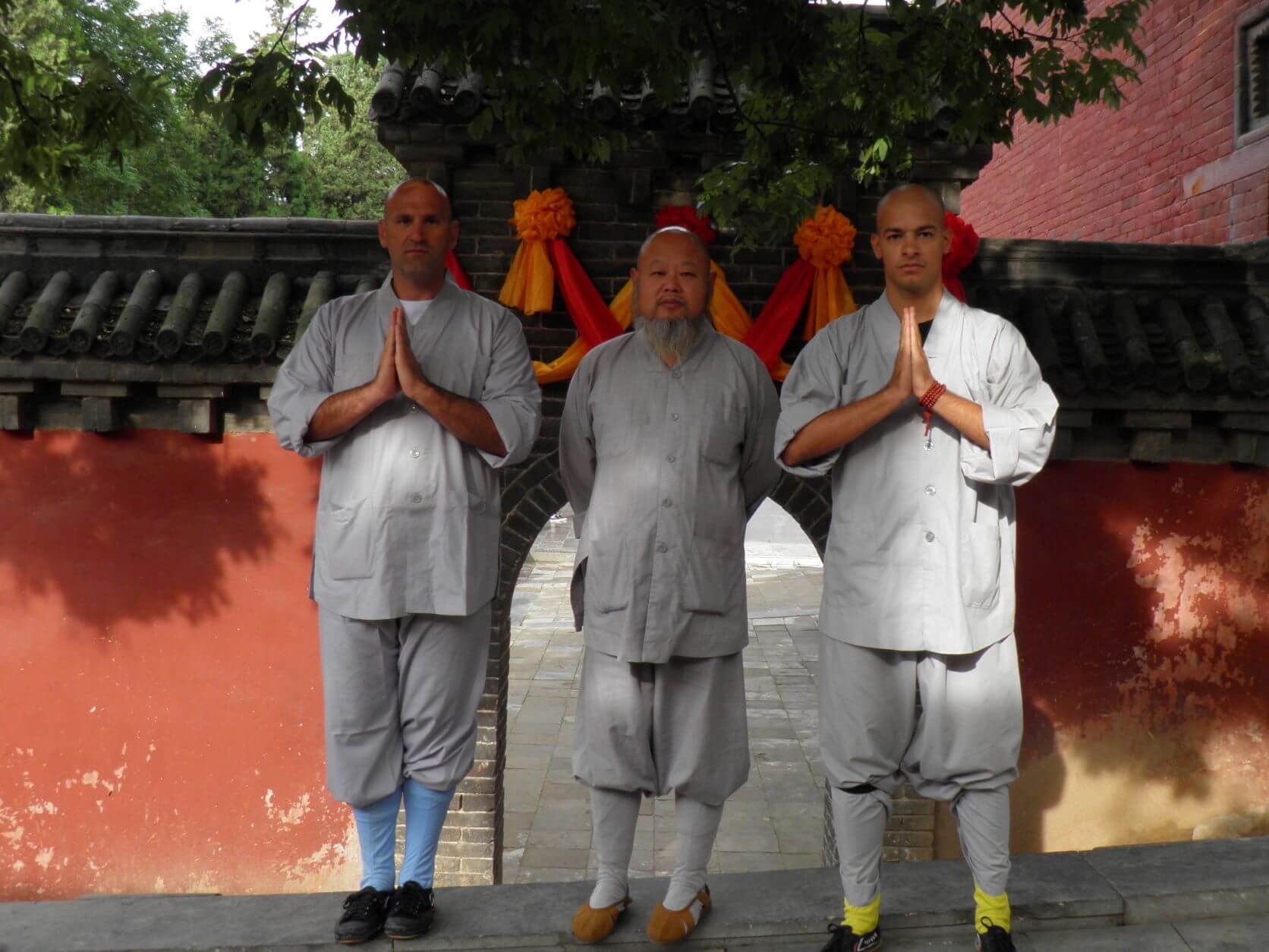 Οι δάσκαλοι της σχολής μας μαζί με τον δάσκαλο Σι Γιαν Τσουάνγκ (κέντρο) στην Κίνα