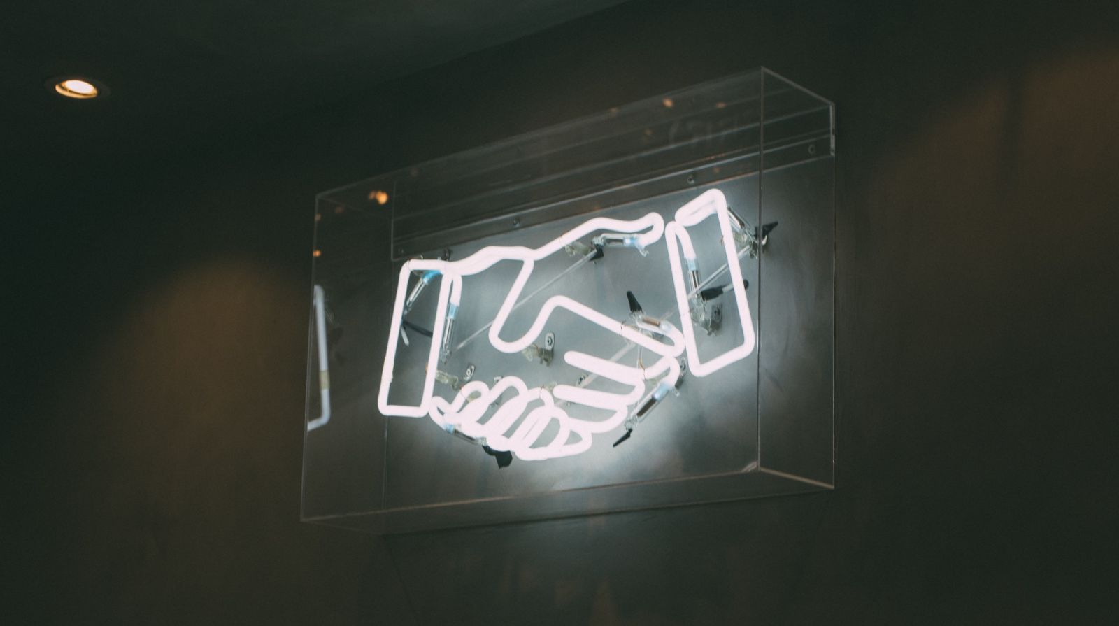 Effective strategies for acquiring enterprise customers as a new startup in B2B SaaS