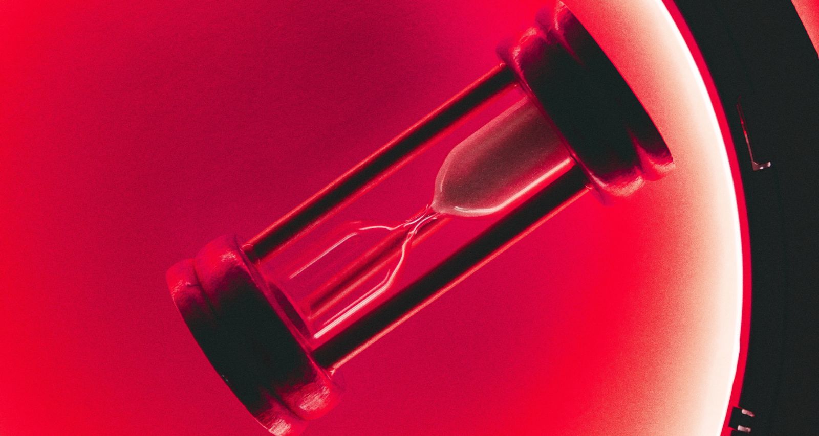 How You Can Use FOMO to Close an Investment Round