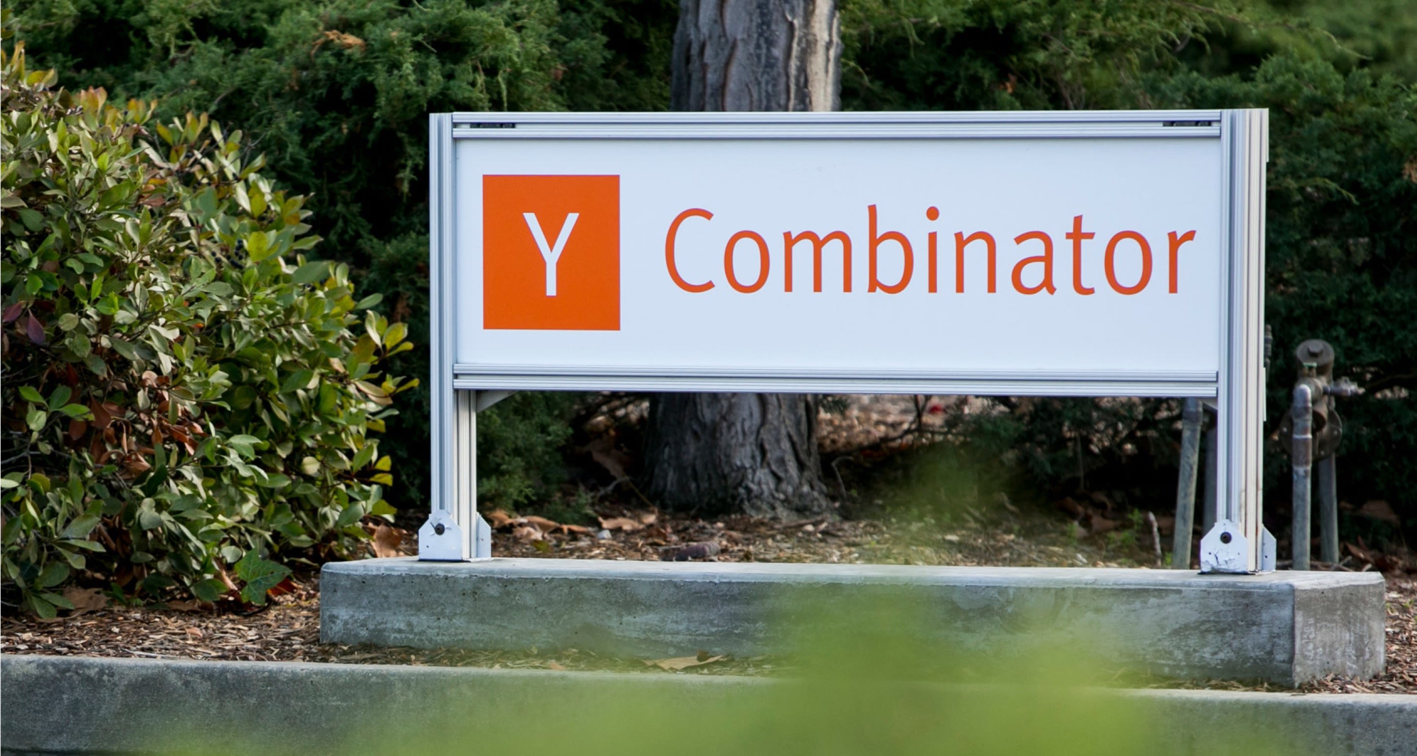 Продвижение сайта combinator. Y Combinator здание. Логотип y Combinator. Y Combinator building.