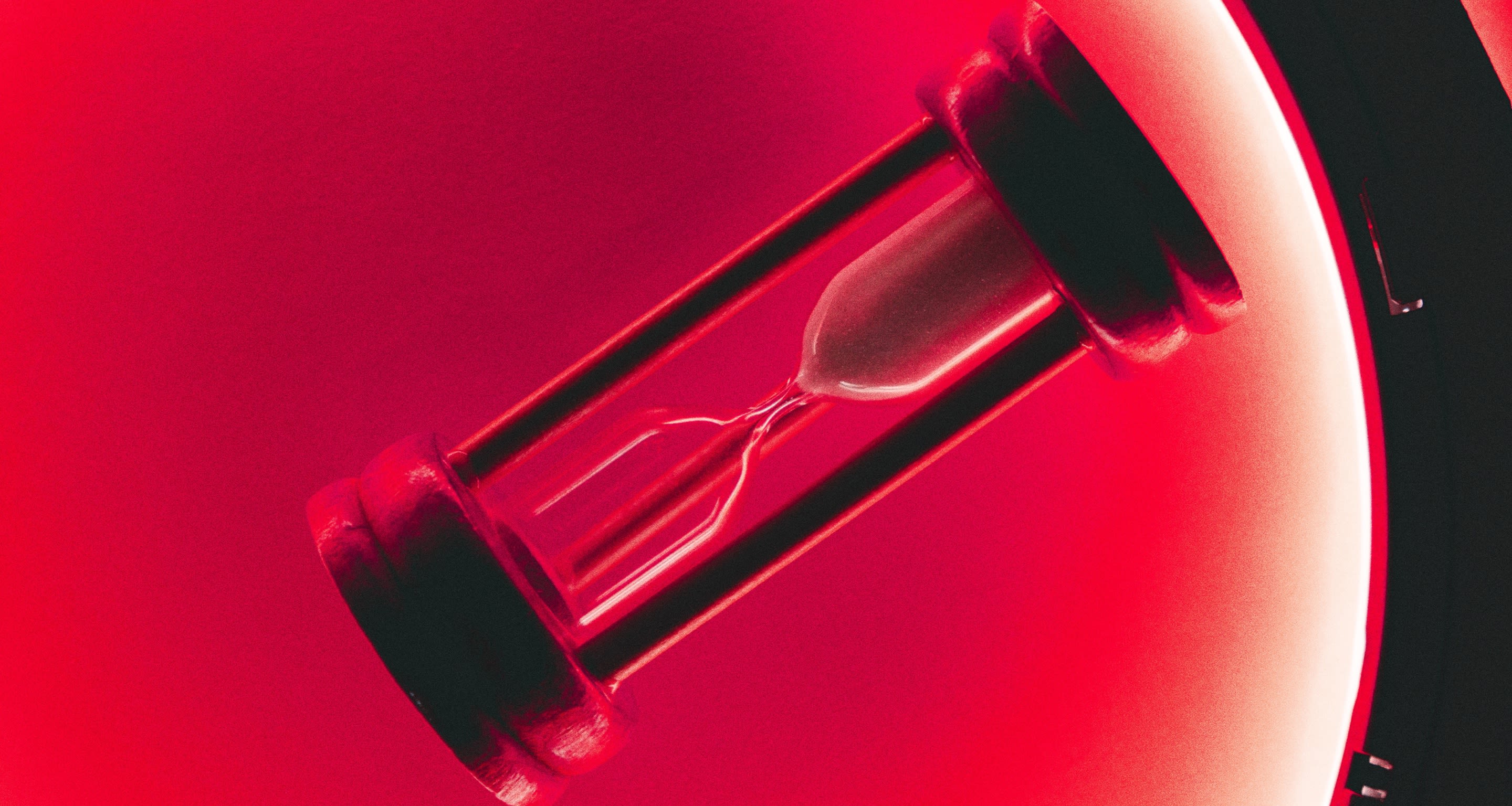 How You Can Use FOMO to Close an Investment Round