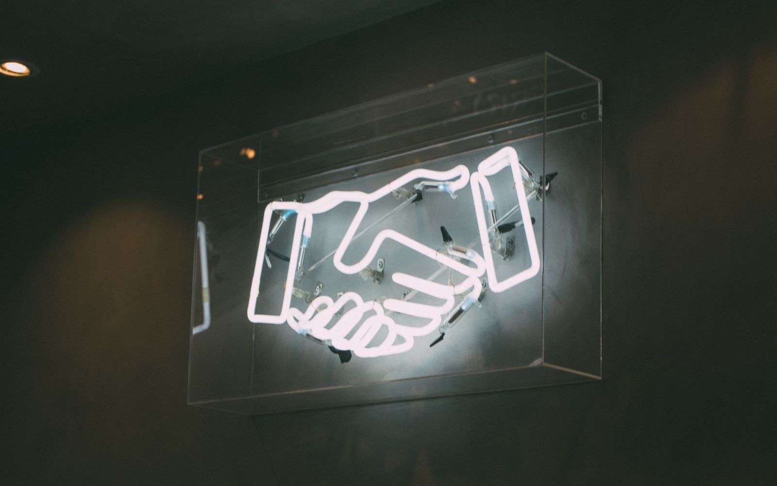 Effective strategies for acquiring enterprise customers as a new startup in B2B SaaS