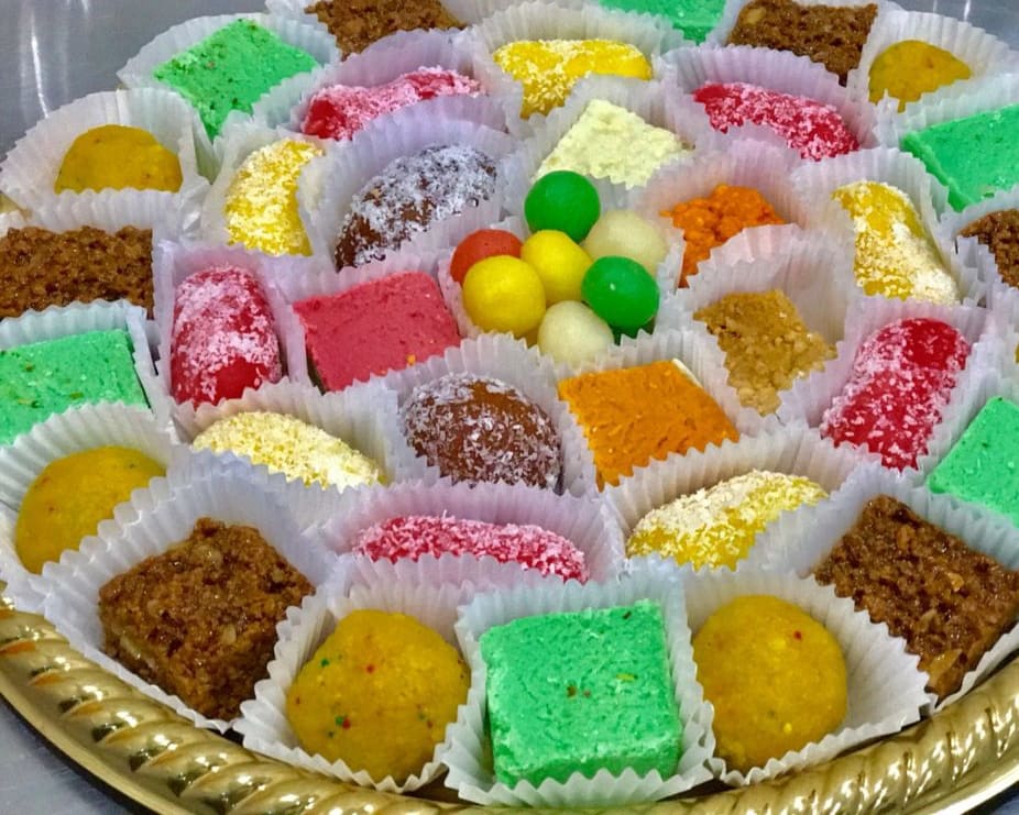 Photo of GIFT BOX MIX SWEETS