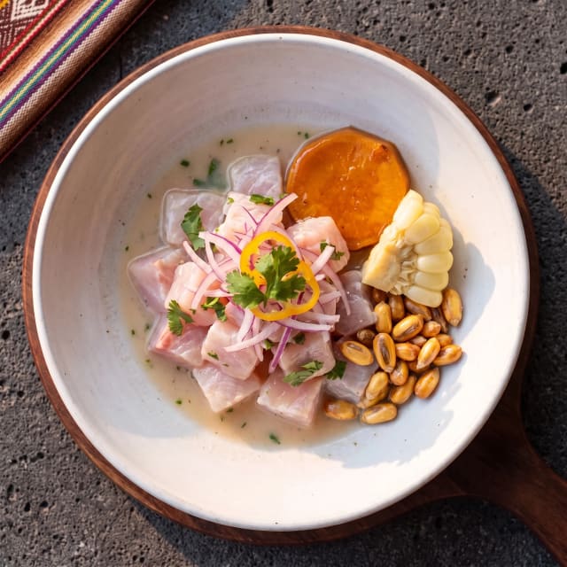 Ceviche peruano con leche de tigre