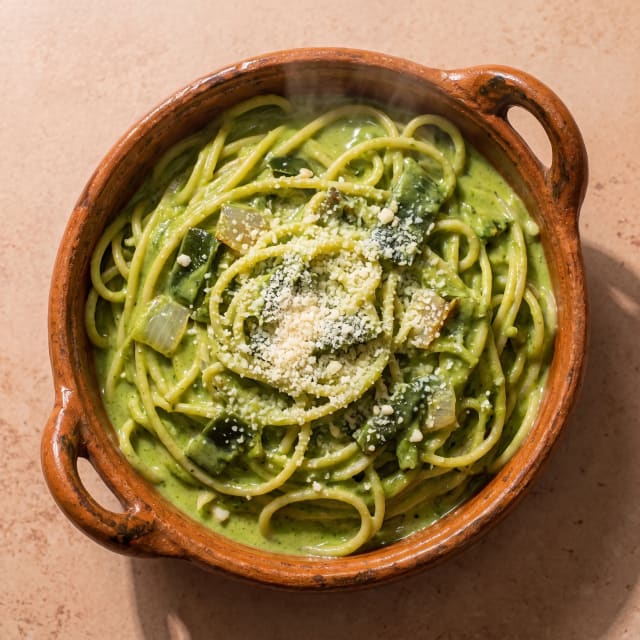 Espagueti verde cremoso que no se corta