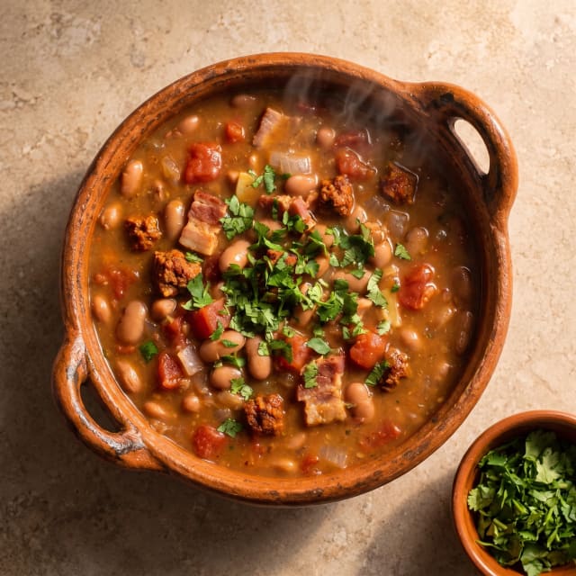 Frijoles charros con caldo con cuerpo