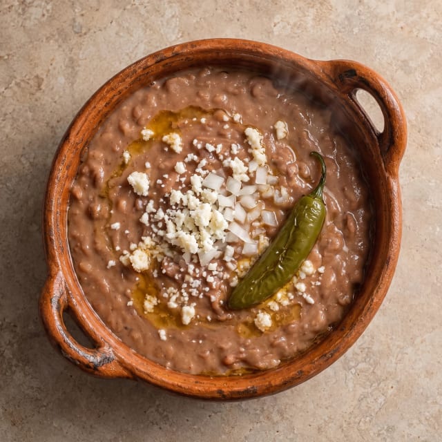 Frijoles refritos cremosos o secos