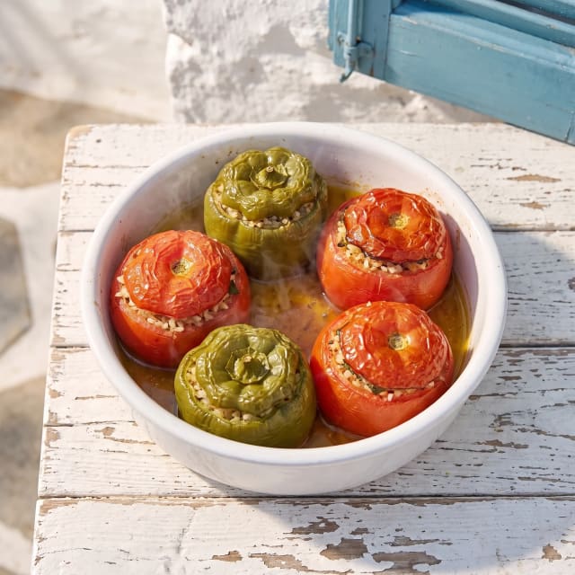 Gemista, jitomates rellenos que cuecen el arroz en su jugo