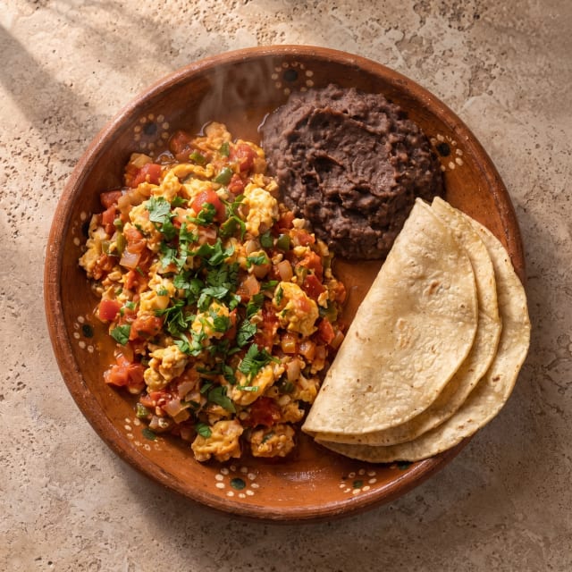 Huevos a la mexicana que no sueltan agua