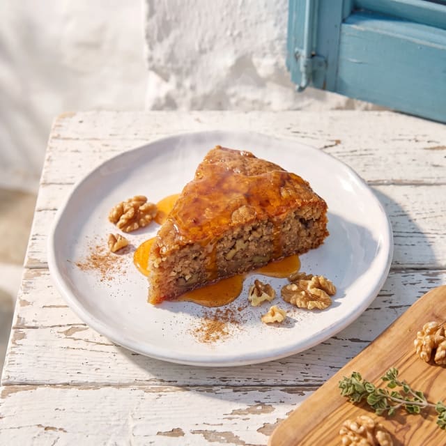 Karidopita, pastel de nuez bañado en almíbar de naranja