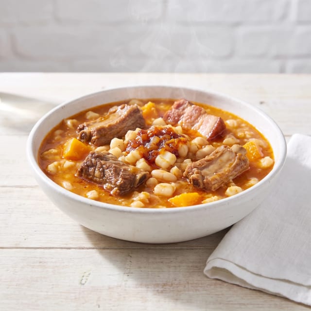 Locro argentino espeso de cuchara parada