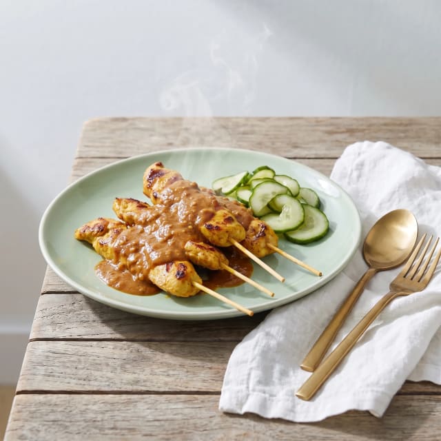 Satay de pollo con salsa de cacahuate