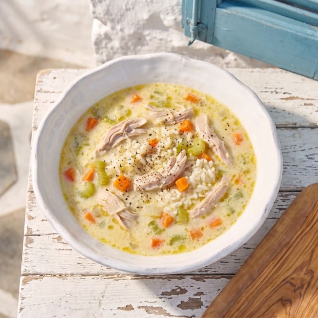 Sopa avgolemono de pollo que no se corta