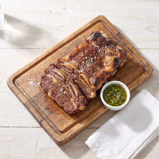 Asado de tira dorado con sal gruesa