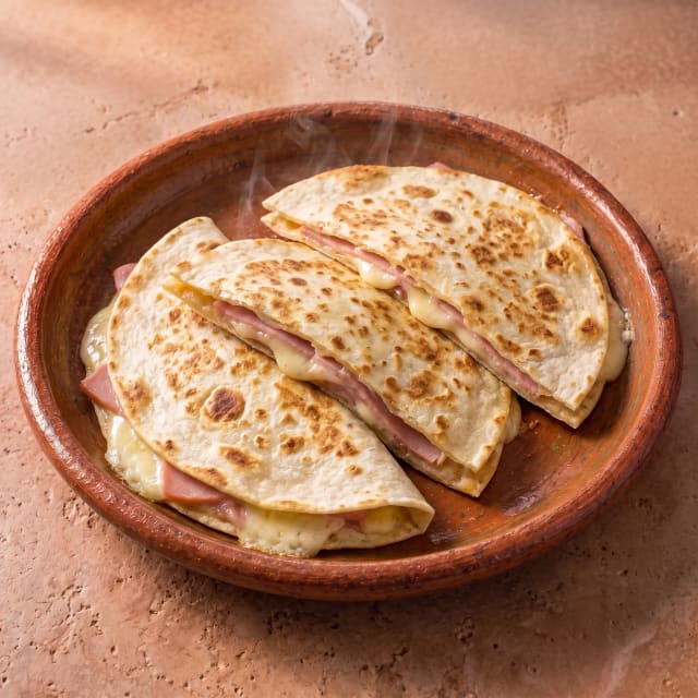 Quesadillas de harina con jamón y queso