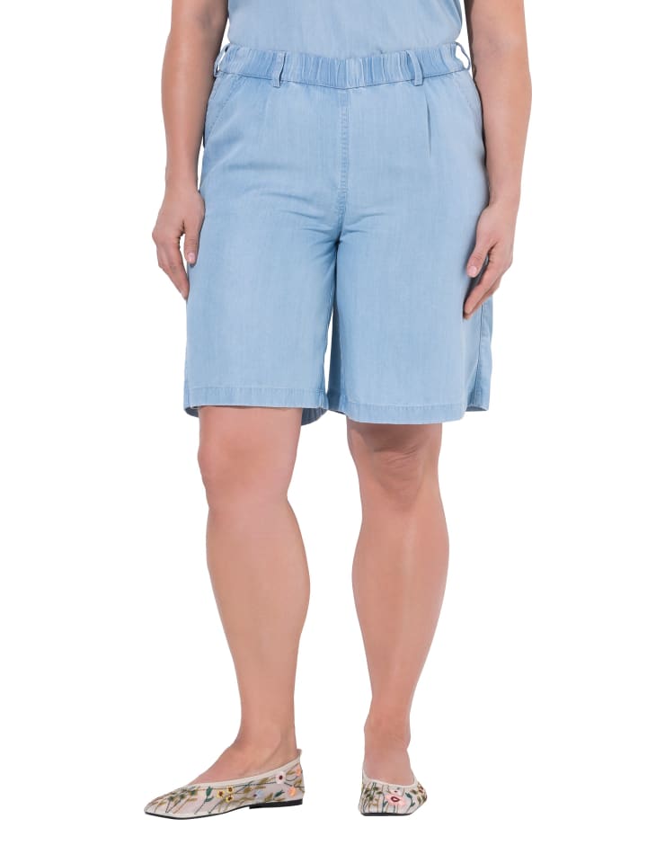 Shorts in light blue