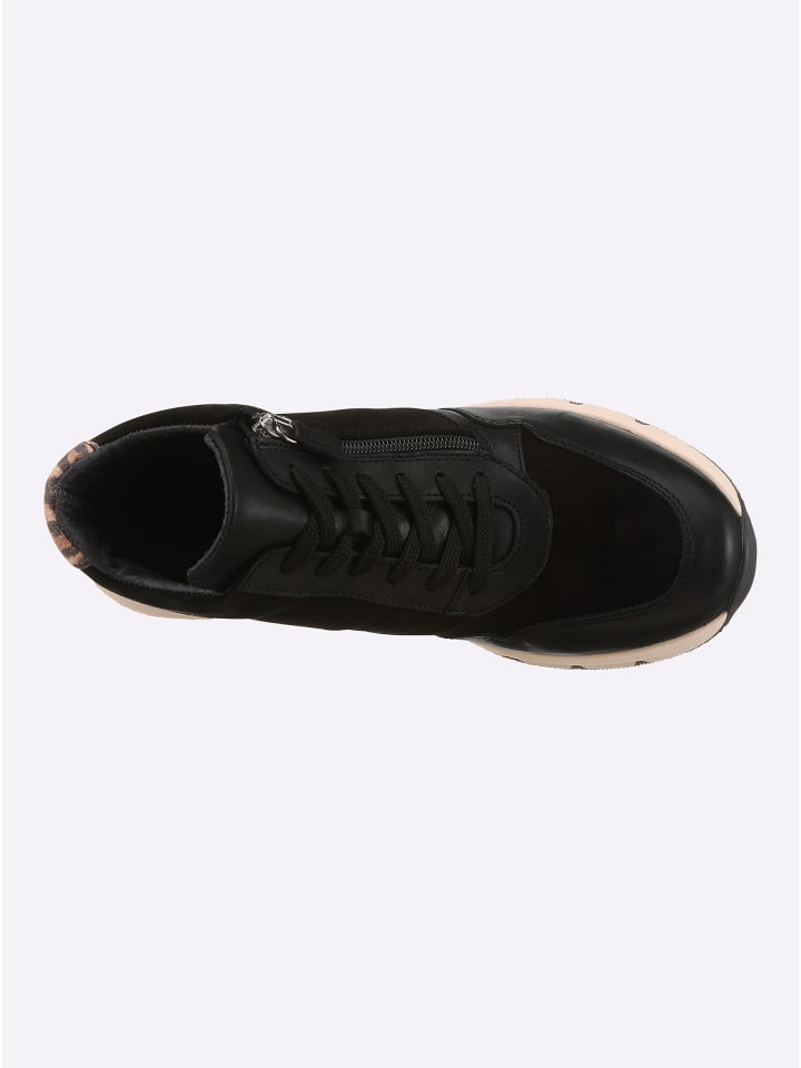 Sneaker in schwarz