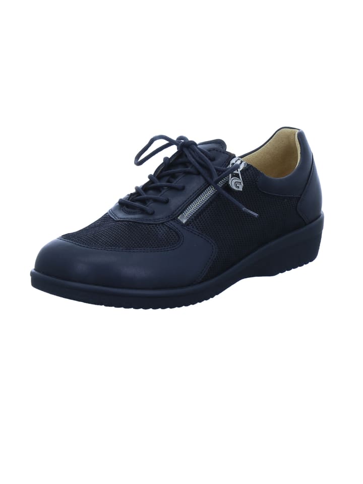 Schnürschuh in schwarz