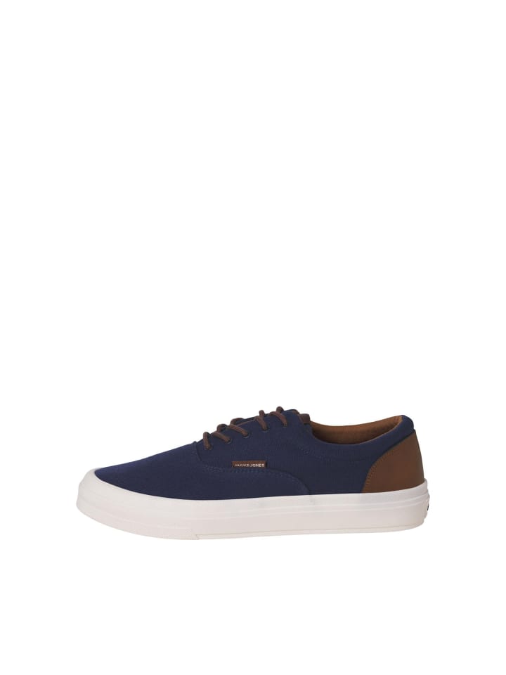 Sneaker in Navy Blazer