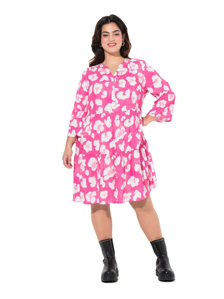 Kleid in hibiskuspink