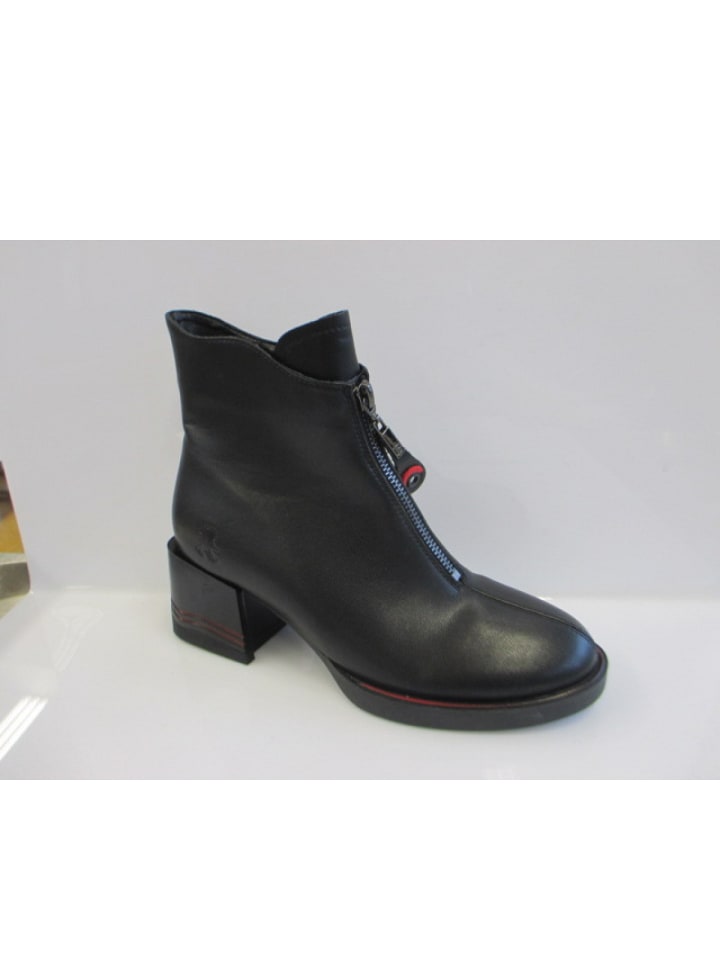 Stiefelette in Schwarz