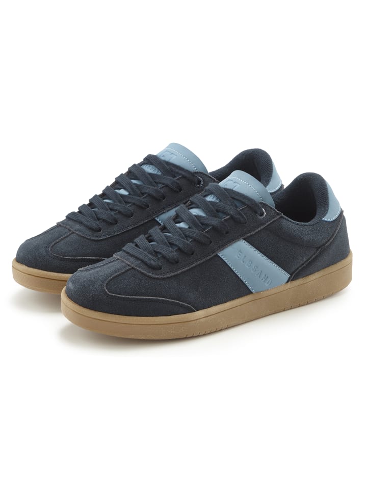 Sneaker in marine