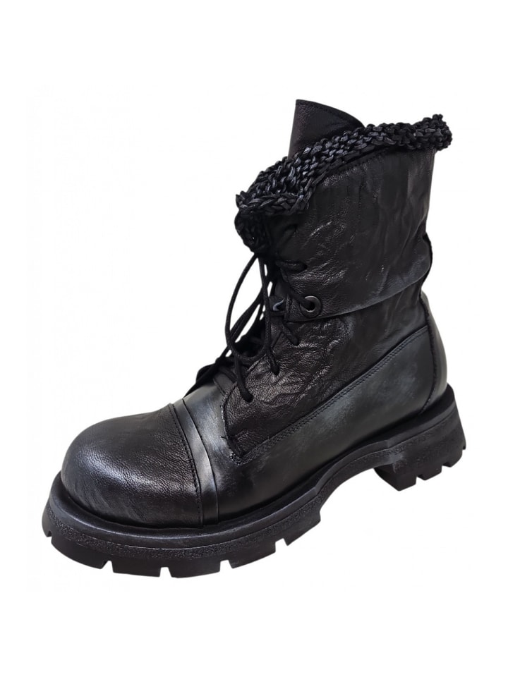 Schnürstiefel in Schwarz